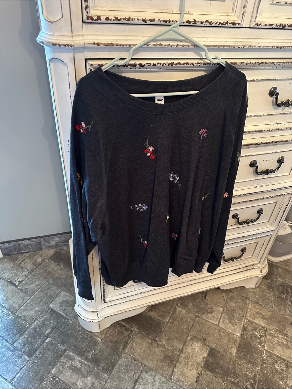 Old Navy Black Floral Embroidered Pullover Sweatshirt